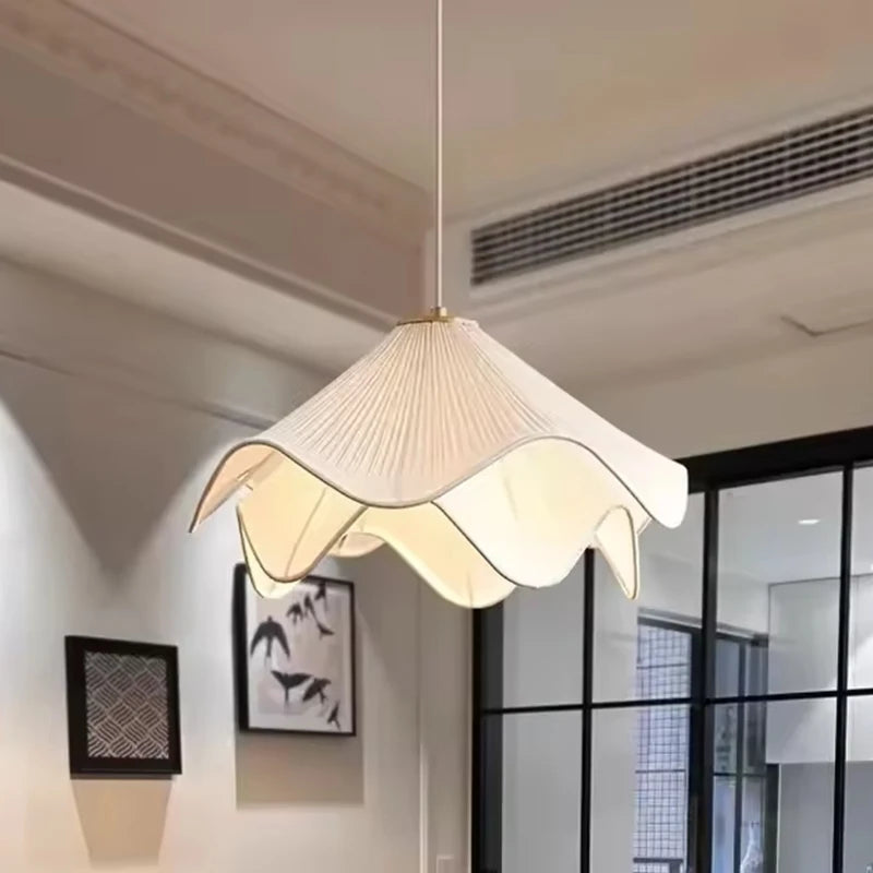 Fleur Blanc Chandelier